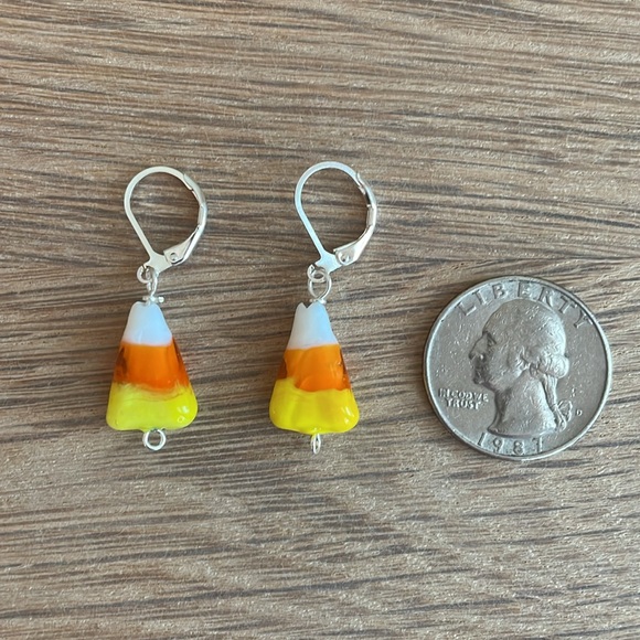 HAND CRAFTED GLASS CANDY CORN EARRINGS Yellow Orange White - Picture 6 of 12